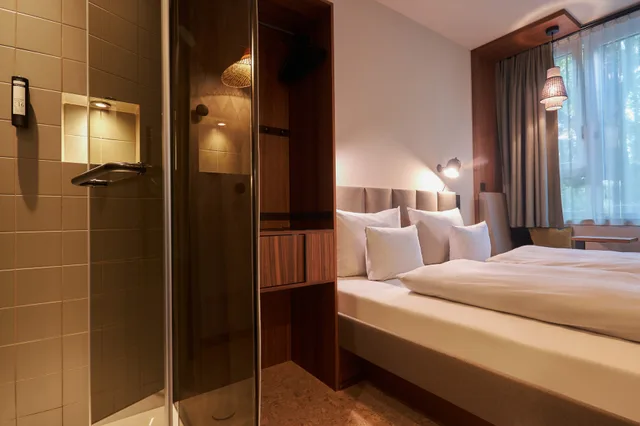 Roomy, Cocoon، Cocoon Sendlinger Tor 3/6