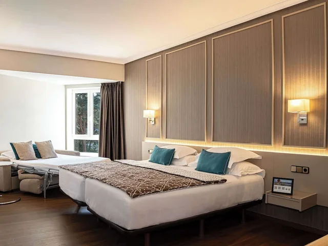 غرفة قياسية بسريرين منفصلين بإطلالة على الجبل مع أريكة، Mercure San Sebastian Monte Igueldo 2/8