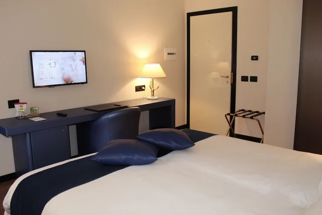 غرفة سوبيريور بسرير مزدوج، HOTEL DE LA VILLE AVELLINO 2/3