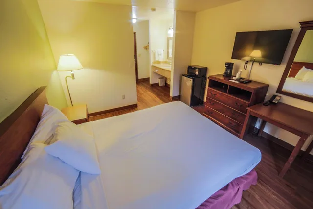 غرفة اقتصادية بسرير كوين، Sunnyside Inn & Suites 6/10