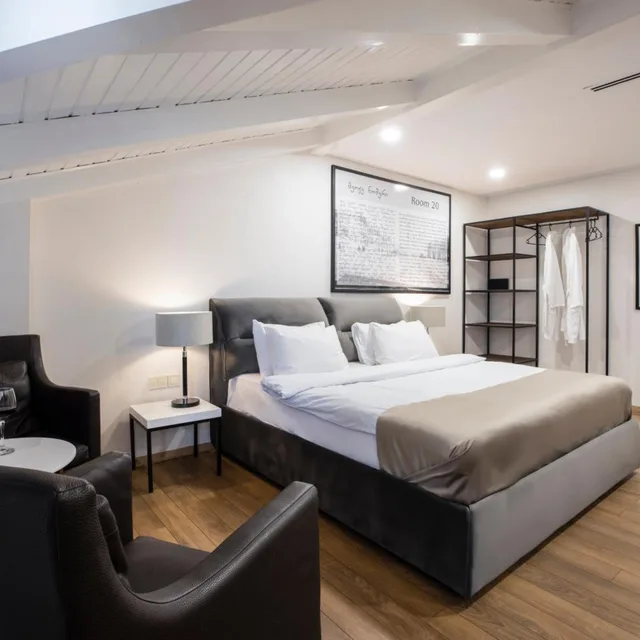 غرفة سوبيريور بسرير مزدوج بإطلالة على المدينة بشرفة، Citadel Narikala Hotel 6/10