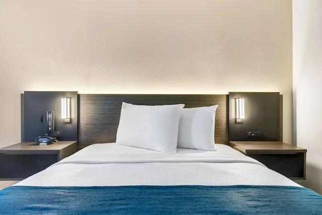 Standard, 2 Queen Beds, Studio6 Mountlake Terrace, WA - Seattle 5/6