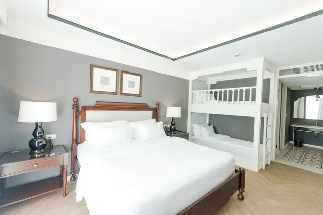 جناح عائلي بسرير كينج وسرير بطابقين، Marina Gallery Resort - KACHA – Kalim Bay 4/10