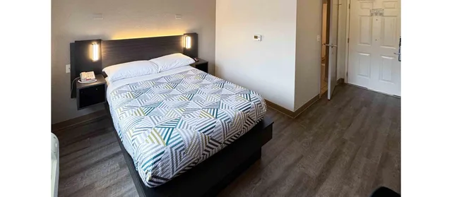 Room, Double Bed, Accessible, Motel6 Glenview, IL - Chicago North 2/5