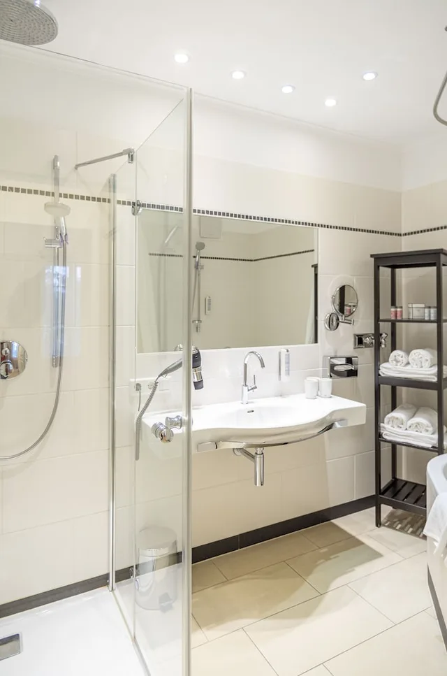جناح بسرير كينج وسريرين منفصلين بإطلالة على الحديقة بشرفة، Hotel Spiess Spiess Appartement Pension 6/7