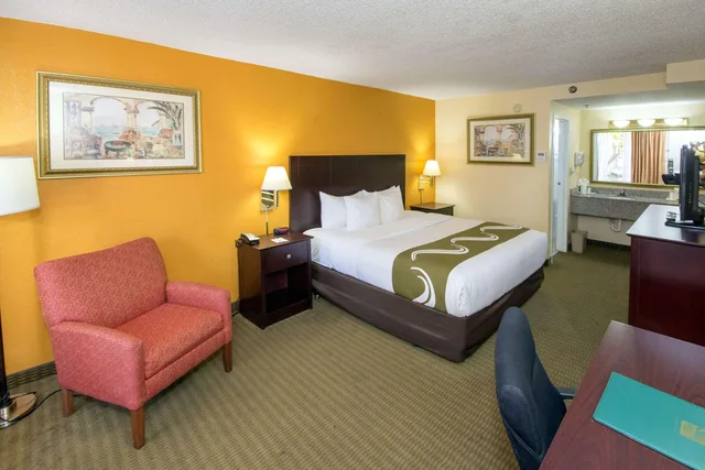 Upgrade, Business, King Bed، Quality Inn & Suites Conference Center 2/7