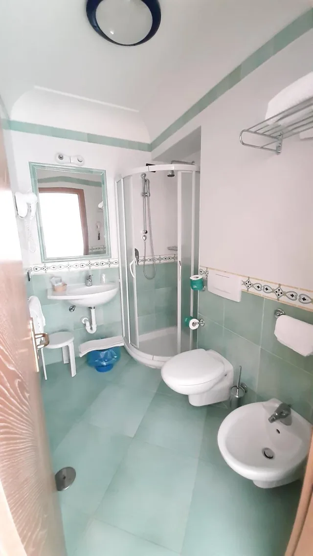 غرفة ثلاثية، Albatros Hotel 7/7