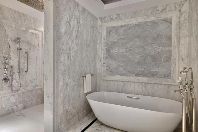 Kingdom, Suite, King Bed, 1 King and 2 Queen Beds, 2 Queen Beds, Skyline View, Terrace، The Ritz-Carlton, Amman 5/7