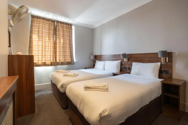 غرفة ثلاثية، Ibis Braga 2/4