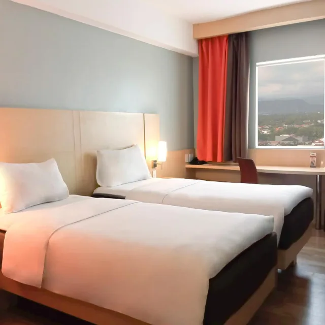 غرفة قياسية بسريرين منفصلين بإطلالة على البحر، Ibis Padang 5/10