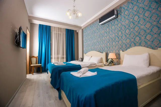 غرفة عائلية بسرير مزدوج وسرير فردي، New Metekhi Hotel 3/7