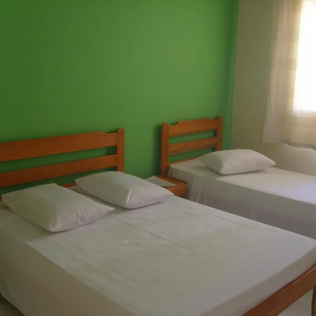 غرفة ثلاثية، Hotel Modelo 1/8