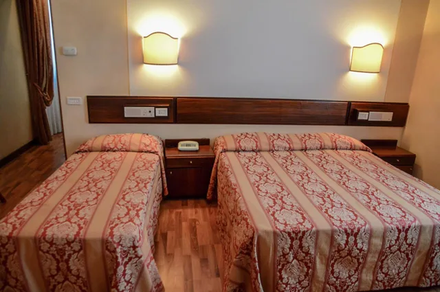 غرفة ثلاثية، Le Boulevard Hotel 1/3