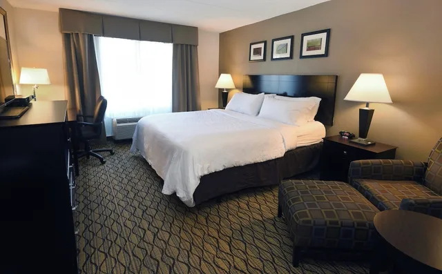 غرفة قياسية بسرير كينج لذوي الإعاقة، Holiday Inn Express Suites Milford 1/2