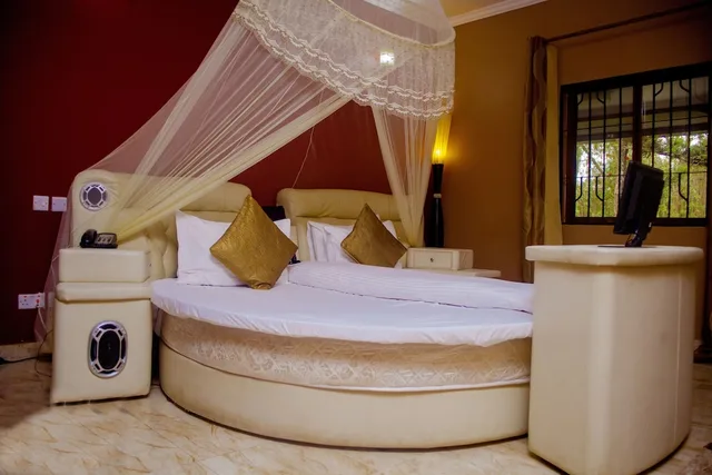 غرفة بريميير بسرير كوين، Tulia Boutique Hotel And Spa 1/2