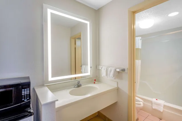 غرفة قياسية بسريرين مزدوجين، Howard Johnson by Wyndham Virginia Beach 3/3