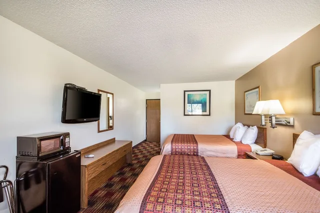 Room, 2 Double Beds, Americas Best Value Inn & Suites Harrisonville 5/10