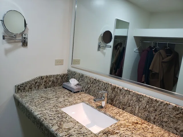 غرفة ديلوكس رباعية بسريرين كوين، La Villa de Zaragoza 7/9