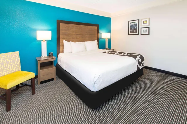 غرفة بسرير كينج، La Quinta Inn & Suites by Wyndham Tampa Brandon Regency Park 2/2