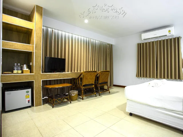 غرفة بسرير مزدوج أو سريرين منفصلين بإطلالة على البحر، Haadsonresort 1/2