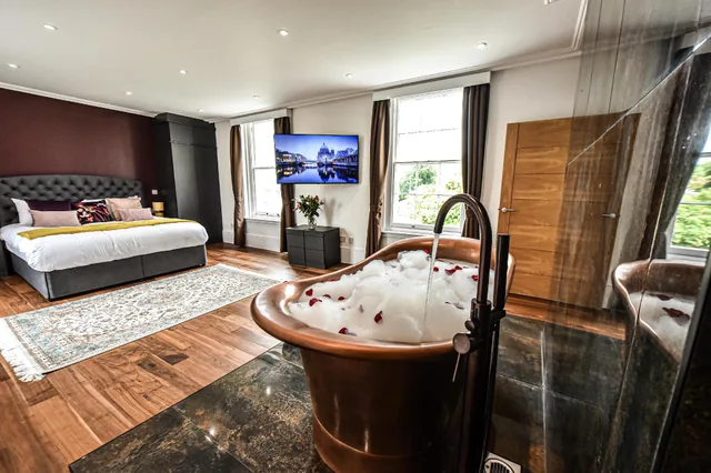 1 Bedroom, Suite, Balcony, Victoria Colonnade ApartHotel 1/1