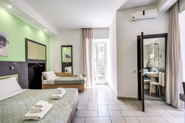 غرفة ثلاثية بثلاثة أسرّة، Napoli Suite Hotel 3/7