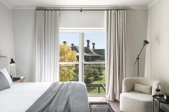 Garden, Superior, King Bed، Cleveland Estate 1/4