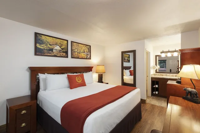 غرفة تقليدية بسرير كينج، Westgate Branson Woods Resort 1/2