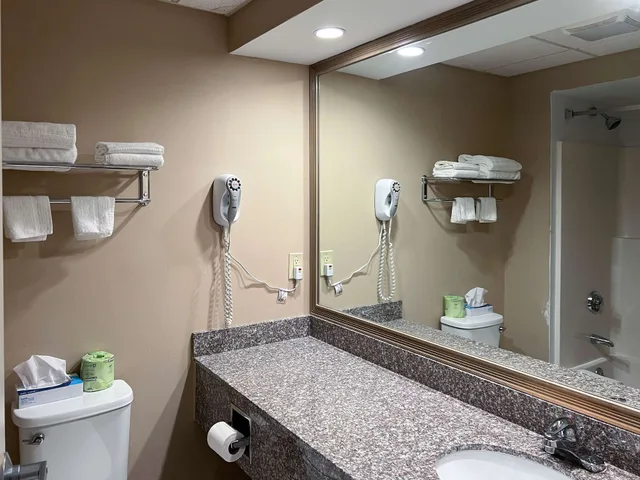 غرفة قياسية بسرير كوين، Motel6 Bethel, CT - Danbury 5/8