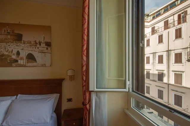 Room, Double or Twin Bed, Hotel Romantica 4/10