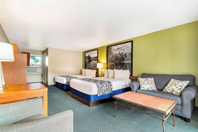 Efficiency, 2 Queen Beds، Super 8 By Wyndham Lake George/Downtown 2/4