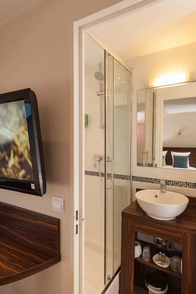 غرفة كومفورت بسرير كوين، Hotel Apolonia Paris Montmartre, Sure Hotel Collection by BW 8/9
