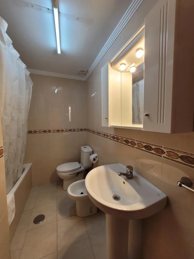 شقة بغرفتي نوم، Europa Center 4/4