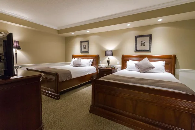 Suite, 2 Queen Beds, Sofa, Best Western Plus The Arden Park Hotel 1/2