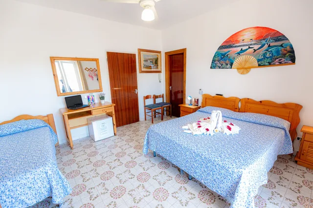 Standard, Triple, 1 Queen and 1 Single Bed, Casa Adolfo Ischia 2/2