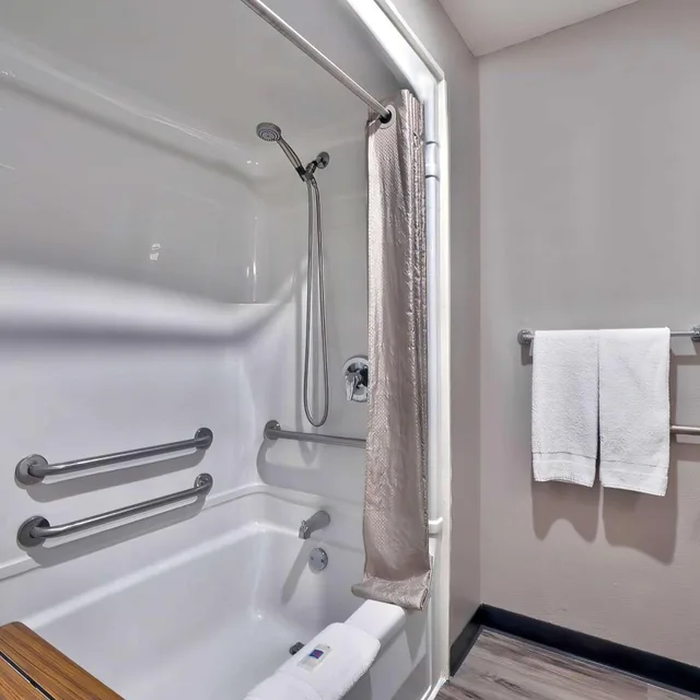 غرفة بسرير كينج لذوي الإعاقة، Motel6 Benbrook, TX - Fort Worth 3/3