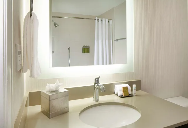 room, 2 queen beds, allergy friendly، Hilton Santa Cruz/Scotts Valley 2/2