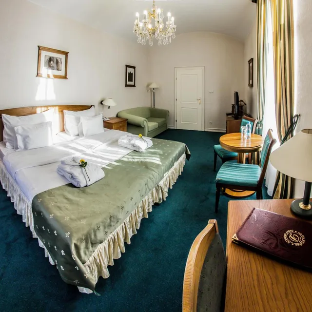 Deluxe, Double Bed, Castle View, Sofa، Hotel Dvorak 6/10