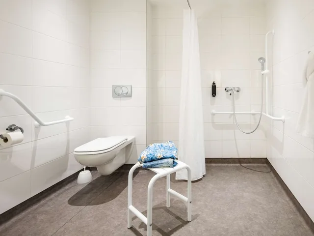 Room, Triple, Double and Bunk Bed, Ibis Budget Clermont Ferrand Sud Aubiere 7/9