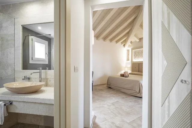 جناح إليت بسرير كوين، Corte Bianca - Adults Only & Spa- Bovis Hotels 3/3