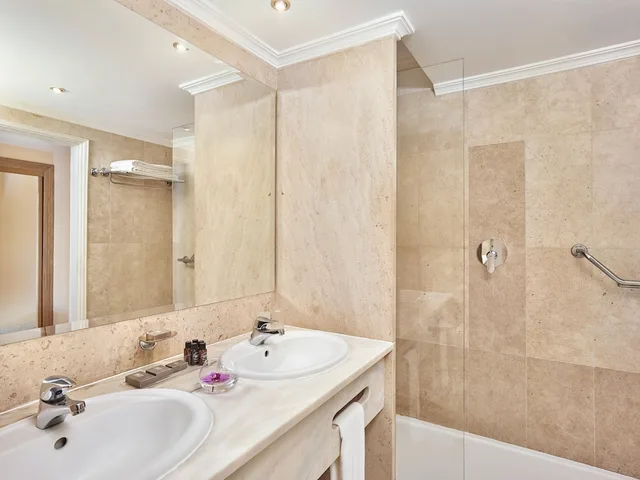 غرفة قياسية بسرير مزدوج، Ria Park Garden Hotel 4/4
