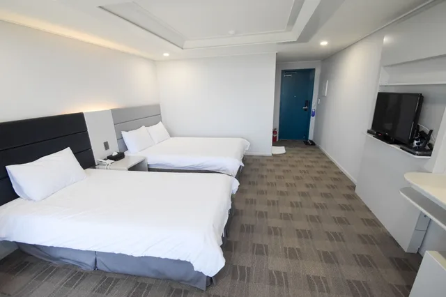 Deluxe, 1 Double and 1 Single Bed, Beach Front, Sea View، Cocoon Hotel 1/10