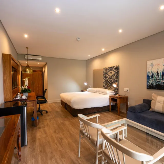 Deluxe Suite, ANEW Resort Hunters Rest Rustenburg 3/12