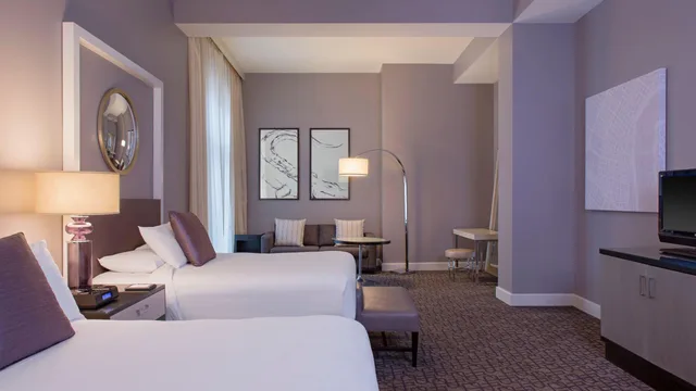 غرفة بسريرين كوين بإطلالة، Hyatt Centric French Quarter New Orleans 2/2