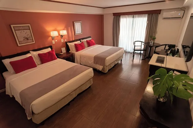 جناح جونيور بسريرين كوين، Saint George Hotel 1/3