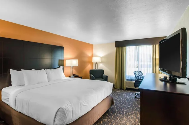 غرفة مفردة بسرير كينج لذوي الإعاقة، Comfort Inn & Suites Ashland, OR 2/5