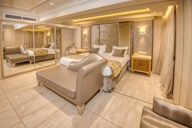 جناح بسرير كوين مع أريكة، Adams Beach Hotel and SPA 2/4