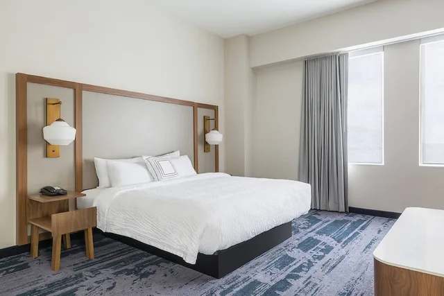 غرفة بسرير كينج لذوي الإعاقة، Fairfield Inn & Suites By Marriott Des Moines Downtown 1/5
