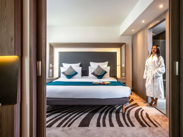 جناح سوبيريور بسريرين منفصلين وسرير كينج، Novotel Cairo Airport 4/10