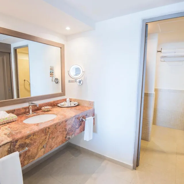 غرفة قياسية بسرير كينج، Sunscape Cancun - All-Inclusive Resort 2/2